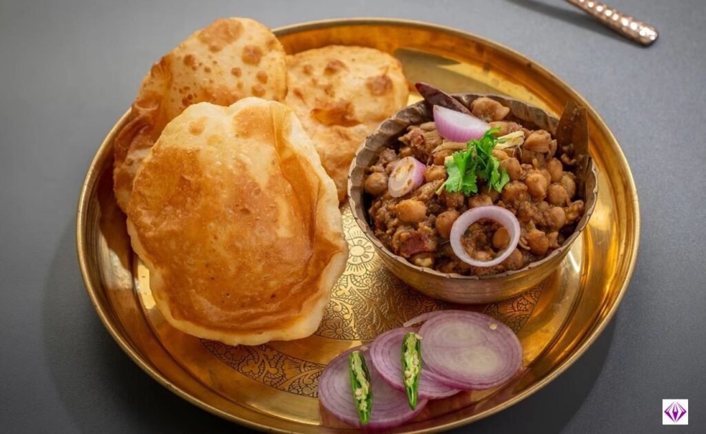 Chole Bhature (छोले भटूरे)