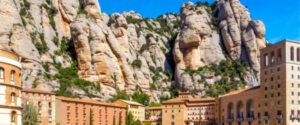 मॉन्स्टरोल डेल मोंटसेराट (Montserrat Monastery), स्पेन